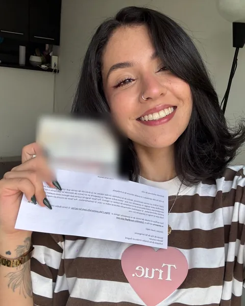 Cliente de American Visas con su visa aprobada